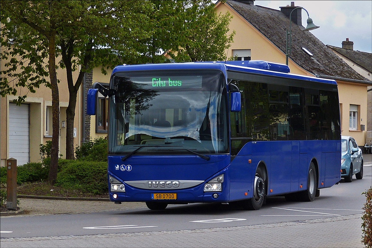 SB 0700  IVECO Crossway, von Voyages Schiltz, unterwegs in Wiltz als Citybus.  13.05.2017 