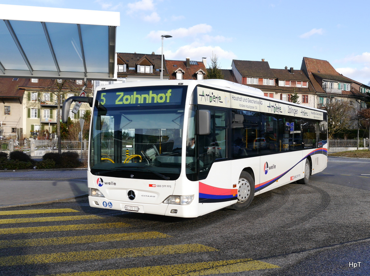SBB - Mercedes Citaro AG 370310 unterwegs auf der Linie 5 bei der Bushaltestelle beim Bahnhof in Zofingen am 23.01.2016