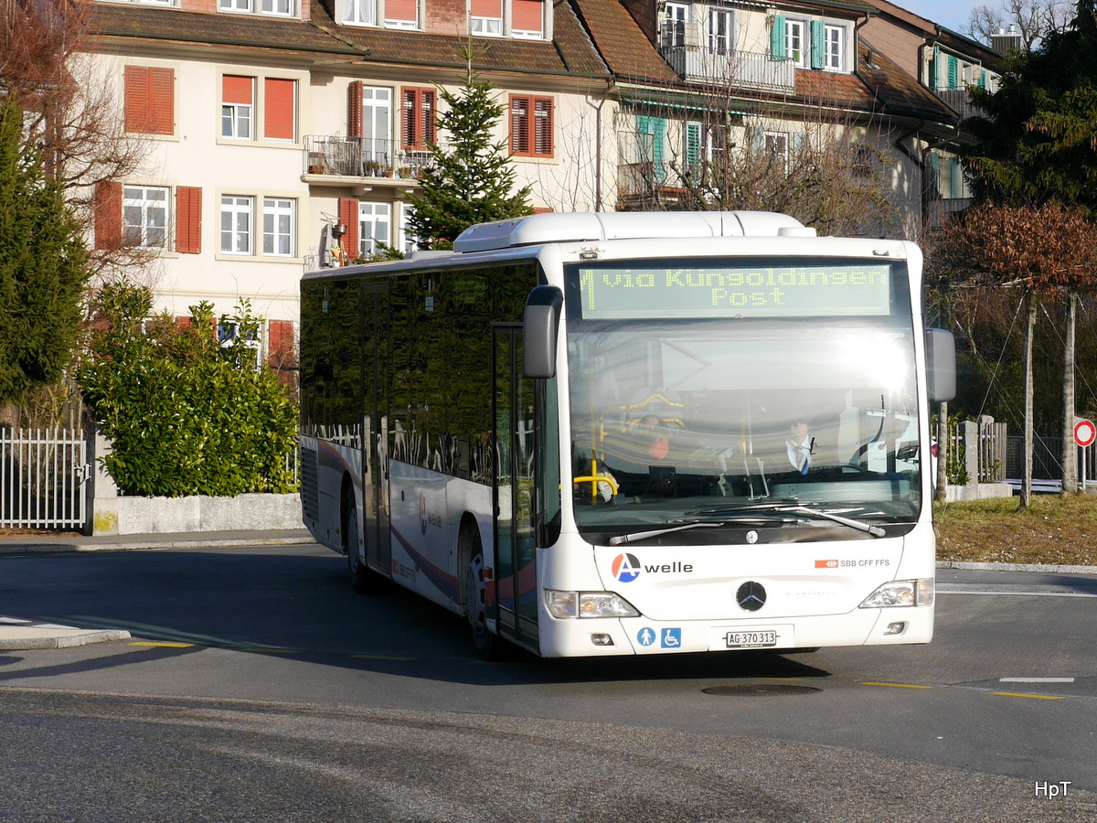 SBB - Mercedes Citaro AG 370313 unterwegs auf der Linie 1 bei der Bushaltestelle beim Bahnhof in Zofingen am 23.01.2016