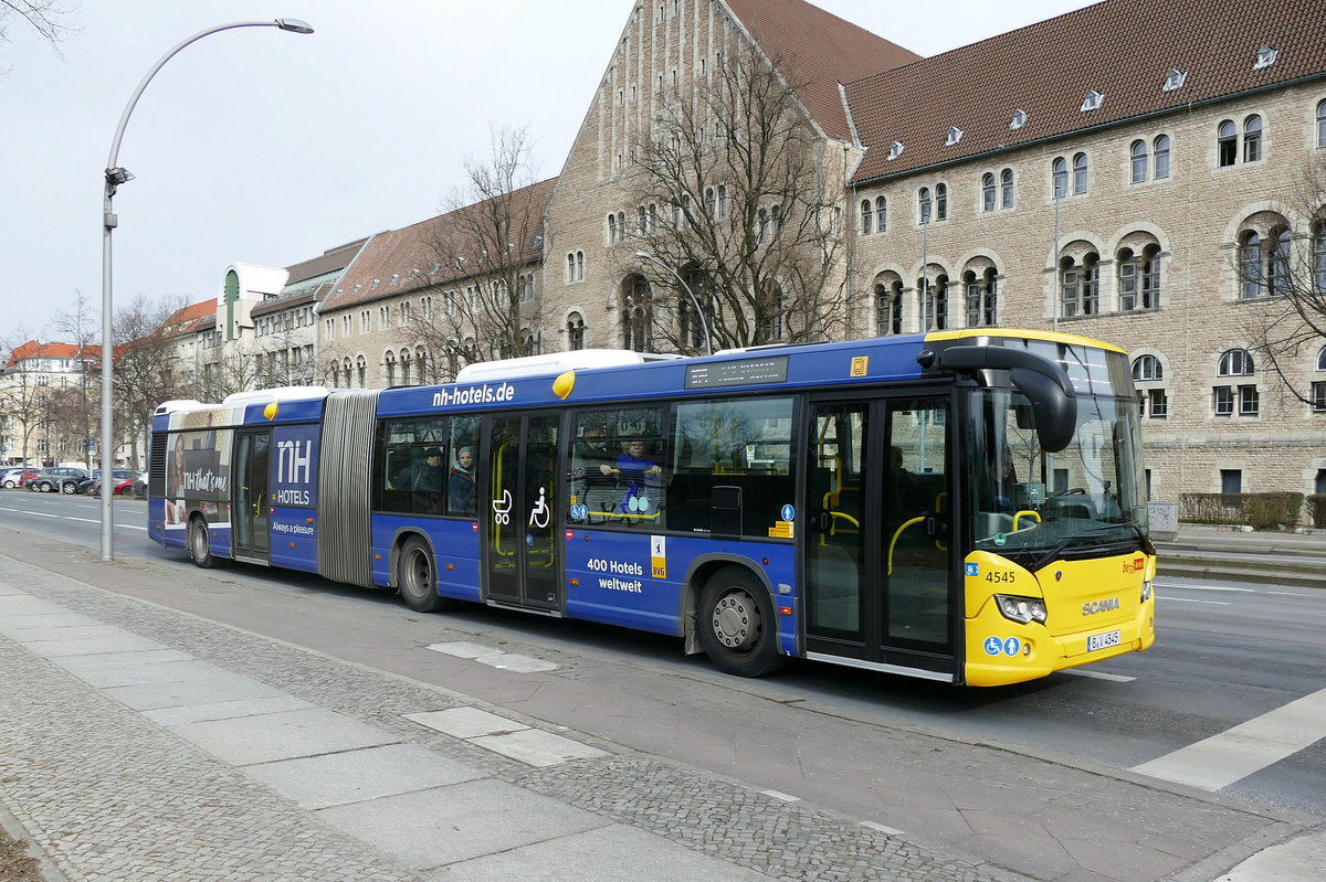Scania Citywide #4545 der BVG als 109'er in Berlin /Tegeler Weg im Februar 2018.