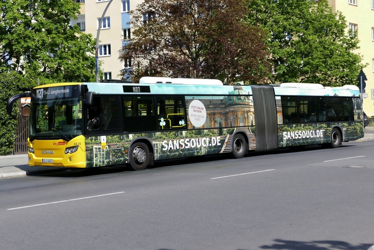 Scania Citywide der BVG, Wagen 4620 ''Sanssouci'', hier in Berlin- Charlottenburg im April 2019.