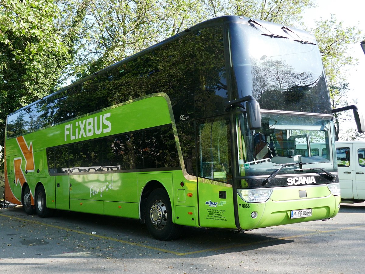 Scania von Flixbus am 28.5.2016 bei der Carstation Sihlquai.