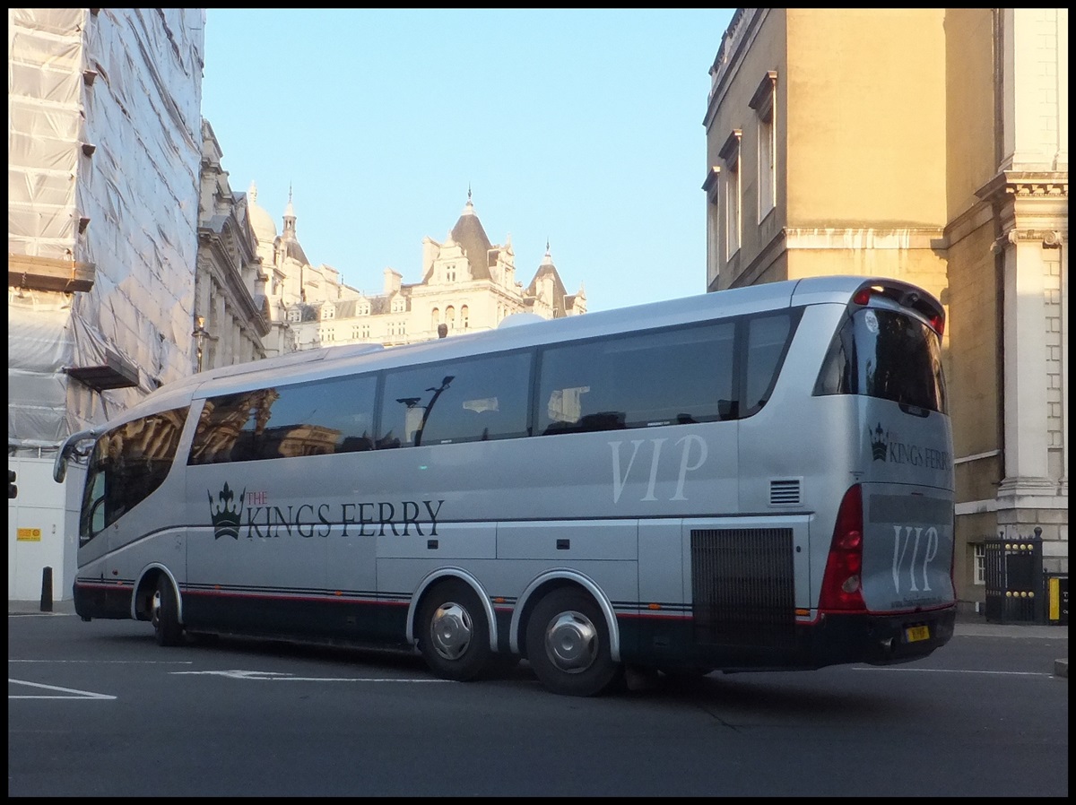 Scania Irizar von Kings Ferry aus England in London am 23.09.2013