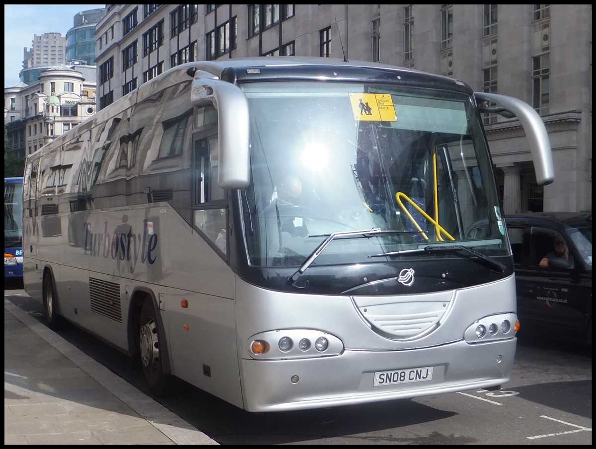 Scania Irizar von Turbostyle aus England in London am 24.09.2013