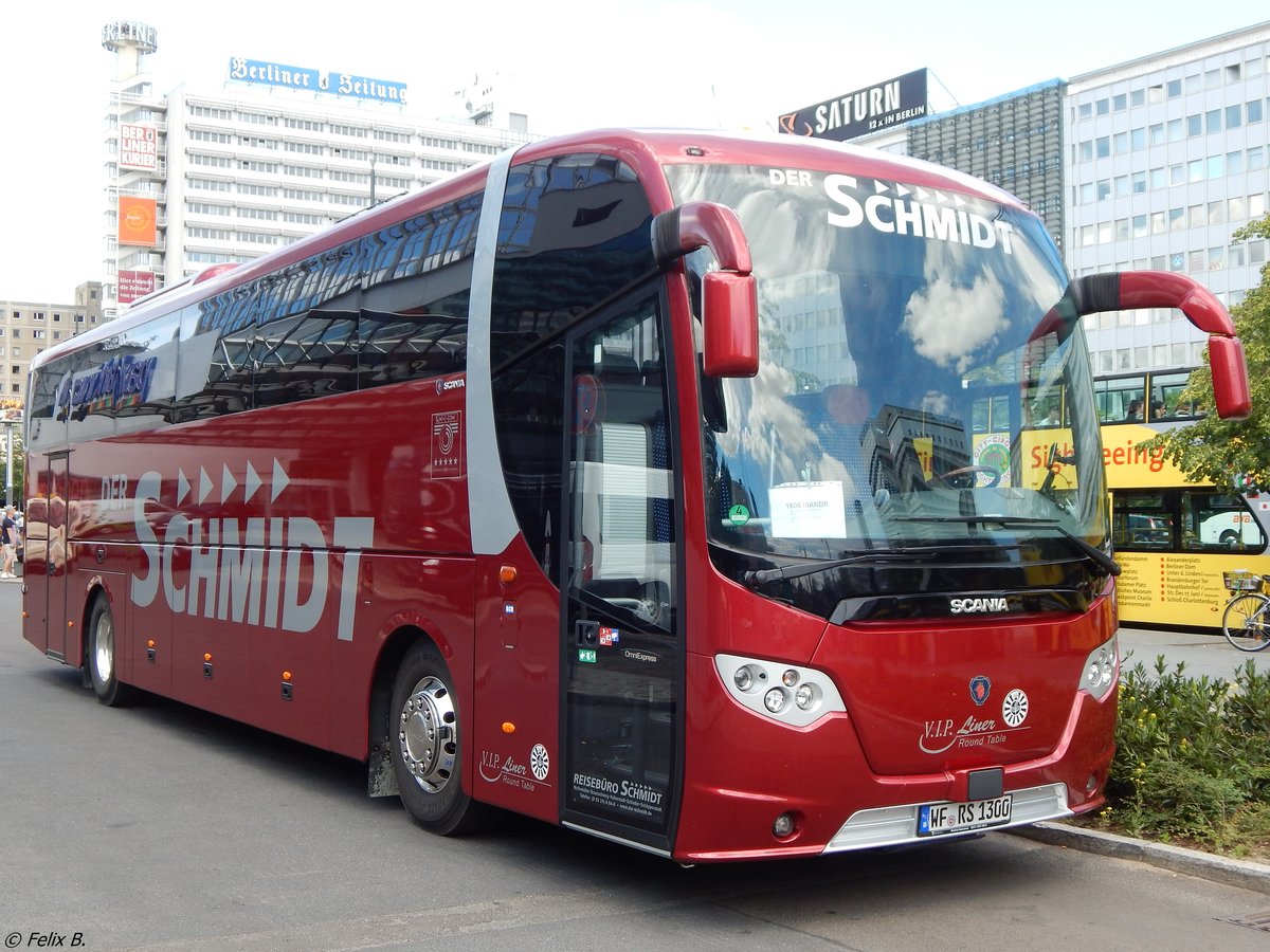 Scania OmniExpress von Der Schmidt aus Deutschland in Berlin am 11.06.2016