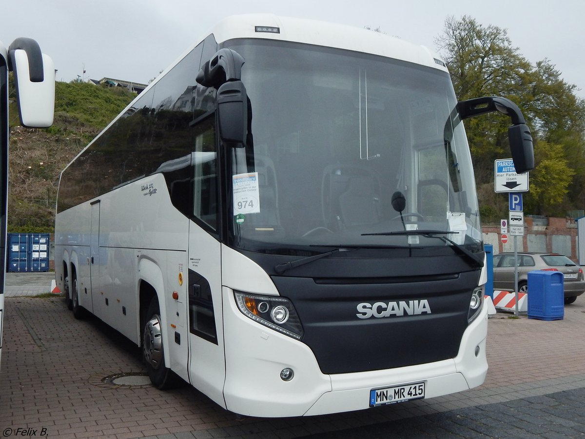Scania Touring Vorführwagen im Stadthafen Sassnitz am 06.05.2017