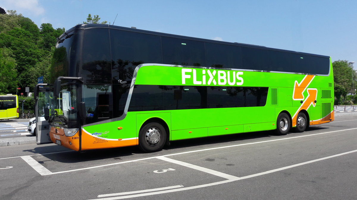 Scania Vanhool  TX 27 astromega von Flix Bus (M8072) in Meersburg am Fähranleger. Gesehen am 31.05.2017.