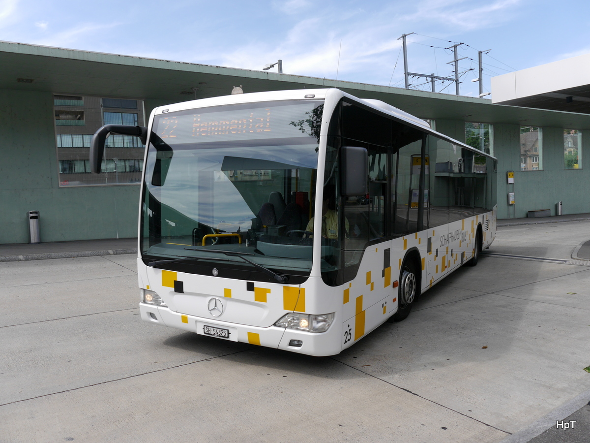 Schaffhausen Bus - Mercedes Citaro Nr.25  SH 54325 unterwegs auf der Linie 22 in Schaffhausen beim Bahnhof am 12.07.2015