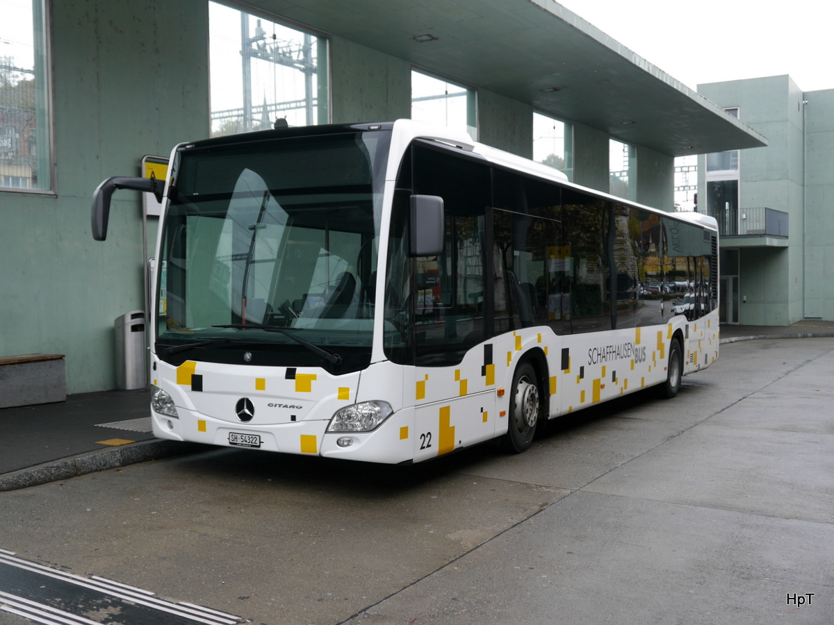 Schaffhausen Bus - Mercedes Citaro Nr.22 SH 54322 bei den Bushaltestellen beim Bahnhof am 25.10.2016