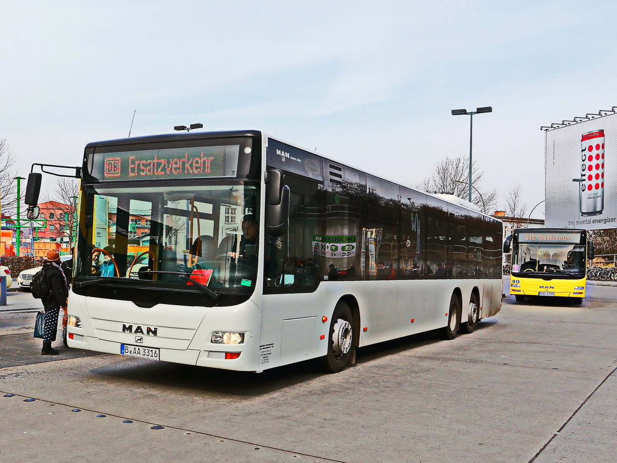Schienenersatzverkehr SEV S41 und  S42 MAN Lion´s City - Der Tempelhofer aus Berlin - am 30. März 2018 am Bahnhof Berlin Südkreuz. 