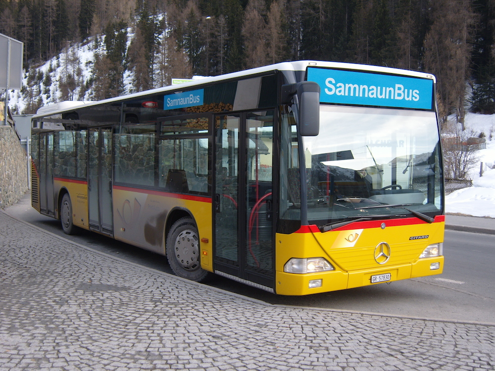 Schon eine Weile her: Mercedes Citaro (1999) von PU Zegg, Samnaun, unterwegs auf dem Skibus im März 2011. Inzwischen wurde dieser Bus ausgemustert und im Gegenzug 2 Citaro Ü aus 2001 von Scuol nach Samnaun verschoben. 