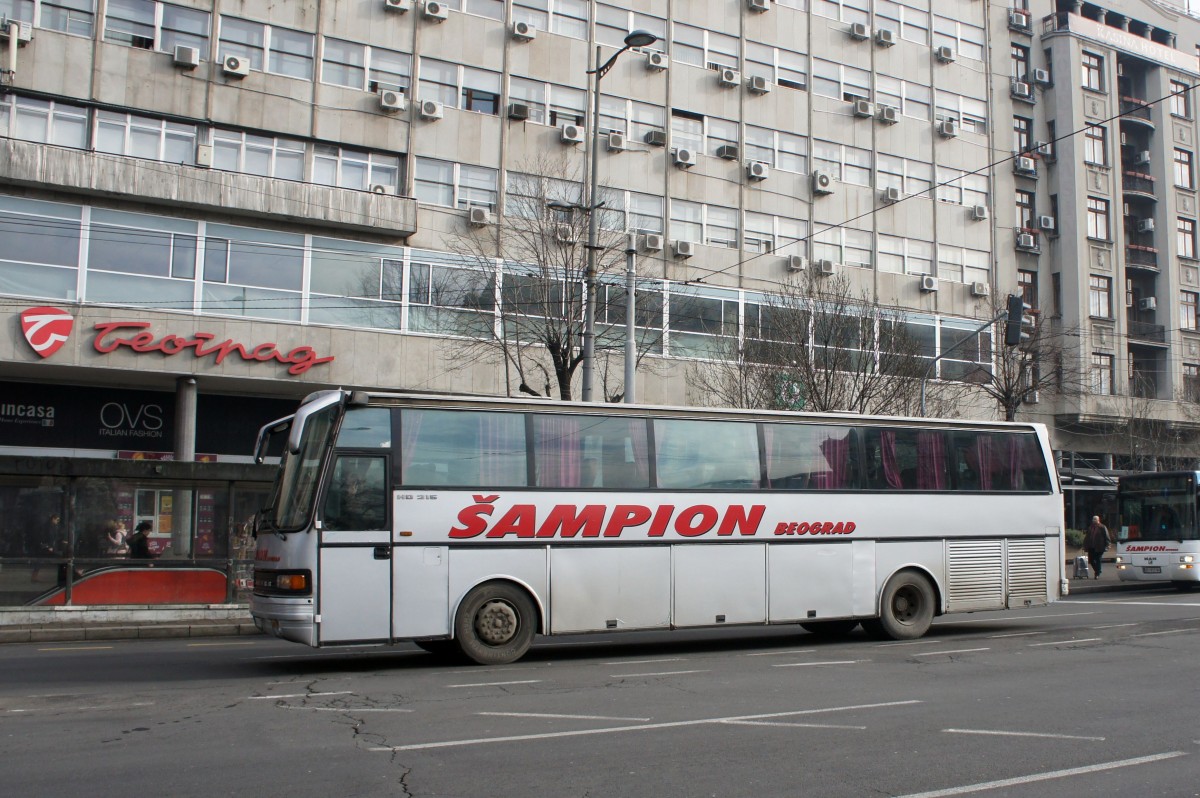 Serbien / Belgrad / Beograd: Setra S 215 HD von  Šampion  aus Belgrad, aufgenommen im Januar 2016 in der Nähe der Haltestelle  Terazije  in Belgrad.