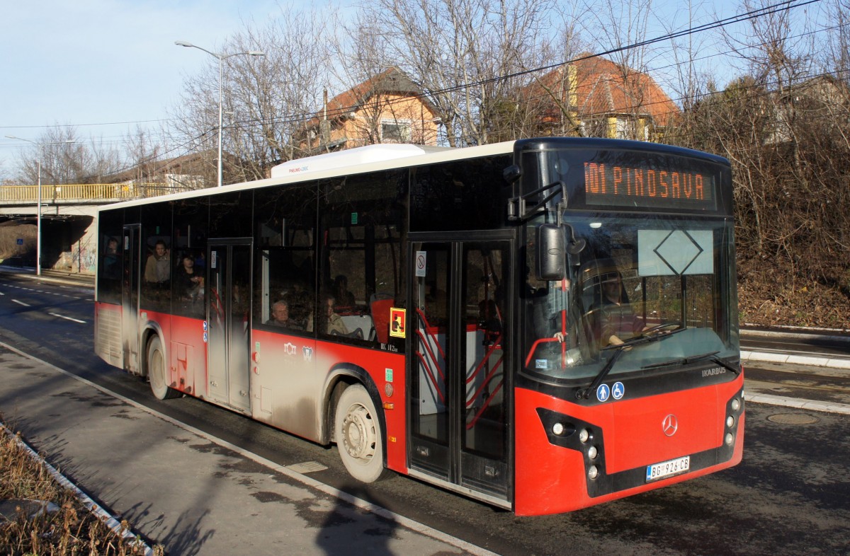 Serbien / Stadtbus Belgrad / City Bus Beograd: Mercedes-Benz Ikarbus IK-112LE - Wagen 3215 der GSP Belgrad, aufgenommen im Januar 2016 in der Nähe der Haltestelle  Voždovac  in Belgrad.