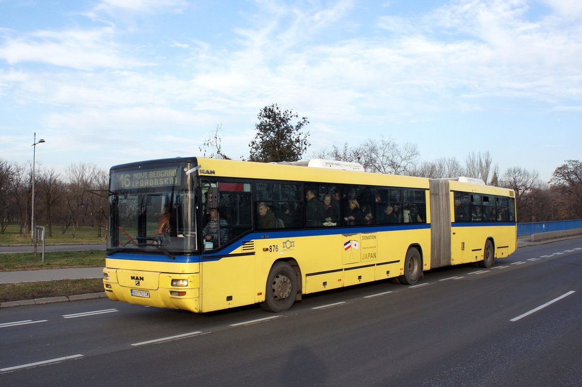 Serbien / Stadtbus Belgrad / City Bus Beograd: MAN SG 313 - Wagen 876 der GSP Belgrad, aufgenommen im Januar 2016 in der Nähe der Haltestelle  Bulevar Nikole Tesle  in Belgrad.