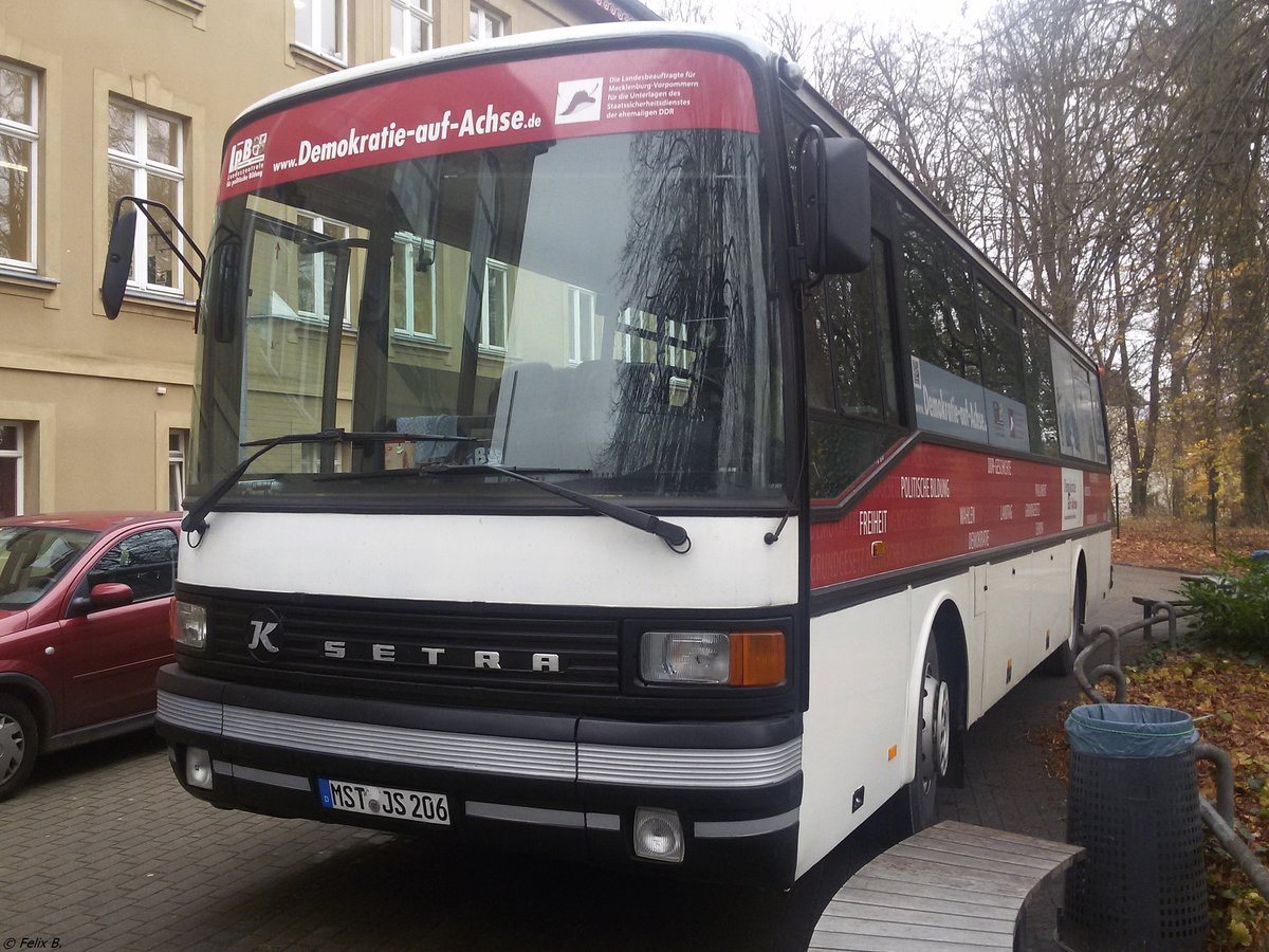 Setra 213 UL von Demokratie-auf-Achse aus Deutschland in Sassnitz in Bergen am 11.11.2015
