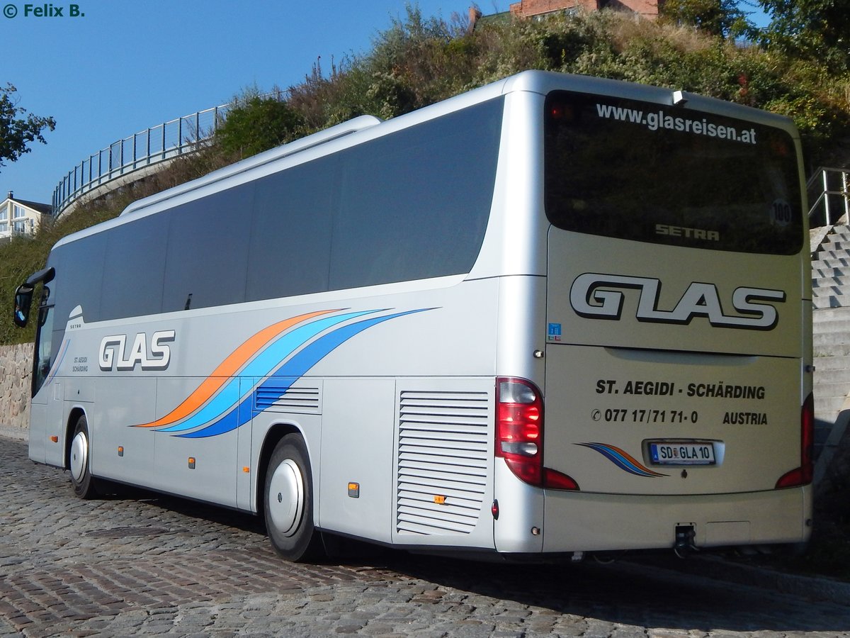 Setra 415 GT-HD von Glas aus Österreich im Stadthafen Sassnitz am 04.10.2015