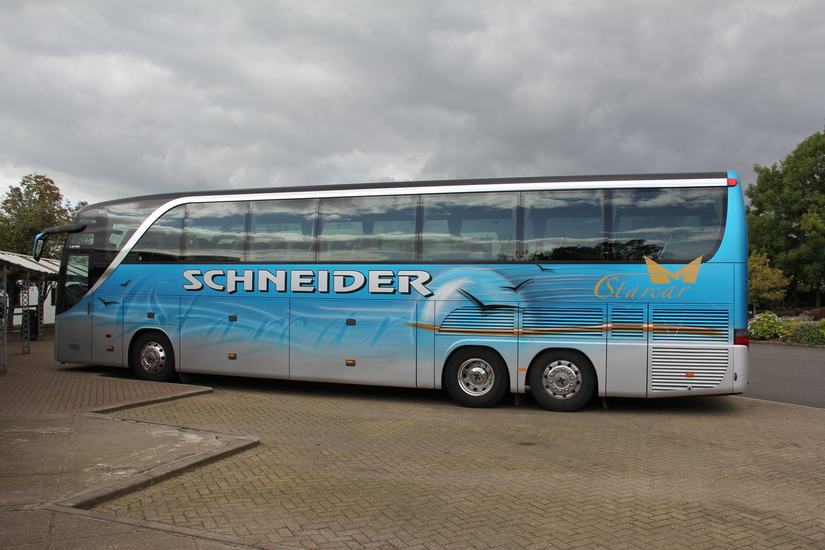 Setra 416 HDH  Starcar  (SO 21950) in Gretna Green, Schottland, Schneider Reisen und Transport AG, Langendorf, Aufgenommen am 30. August 2017