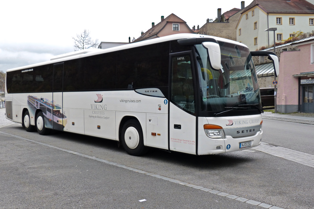 Setra 417 UL von Schielein-Reisen aus Nürnberg an der Bootsanlegestelle in Passau 11.11.2017