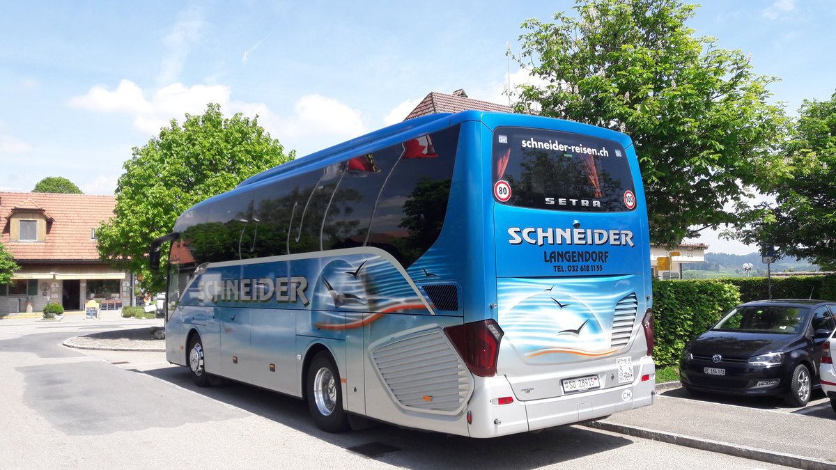 Setra 511 HD (SO 28915) bei der Schaukäserei in Affoltern im Emmental, Schweiz, Schneider Reisen und Transport AG, Langendorf, Aufgenommen am 24. Mai 2017