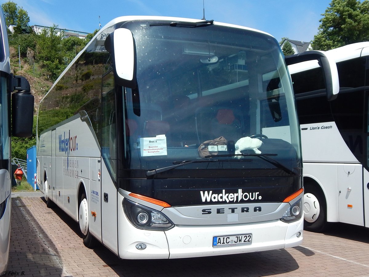 Setra 515 HD von Wackerl Tour aus Deutschland im Stadthafen Sassnitz am 11.06.2017