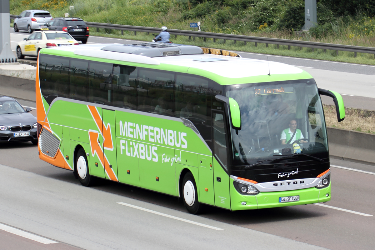SETRA Bus gesehen auf der A5 bei Frankfurt 8.7.2016