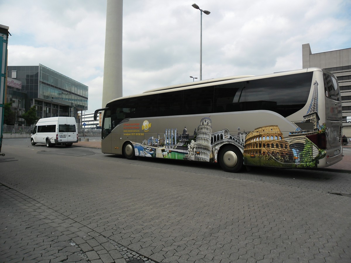 Setra Reisebus aus Polen in Hannover ZOB, am 15.07.2015.