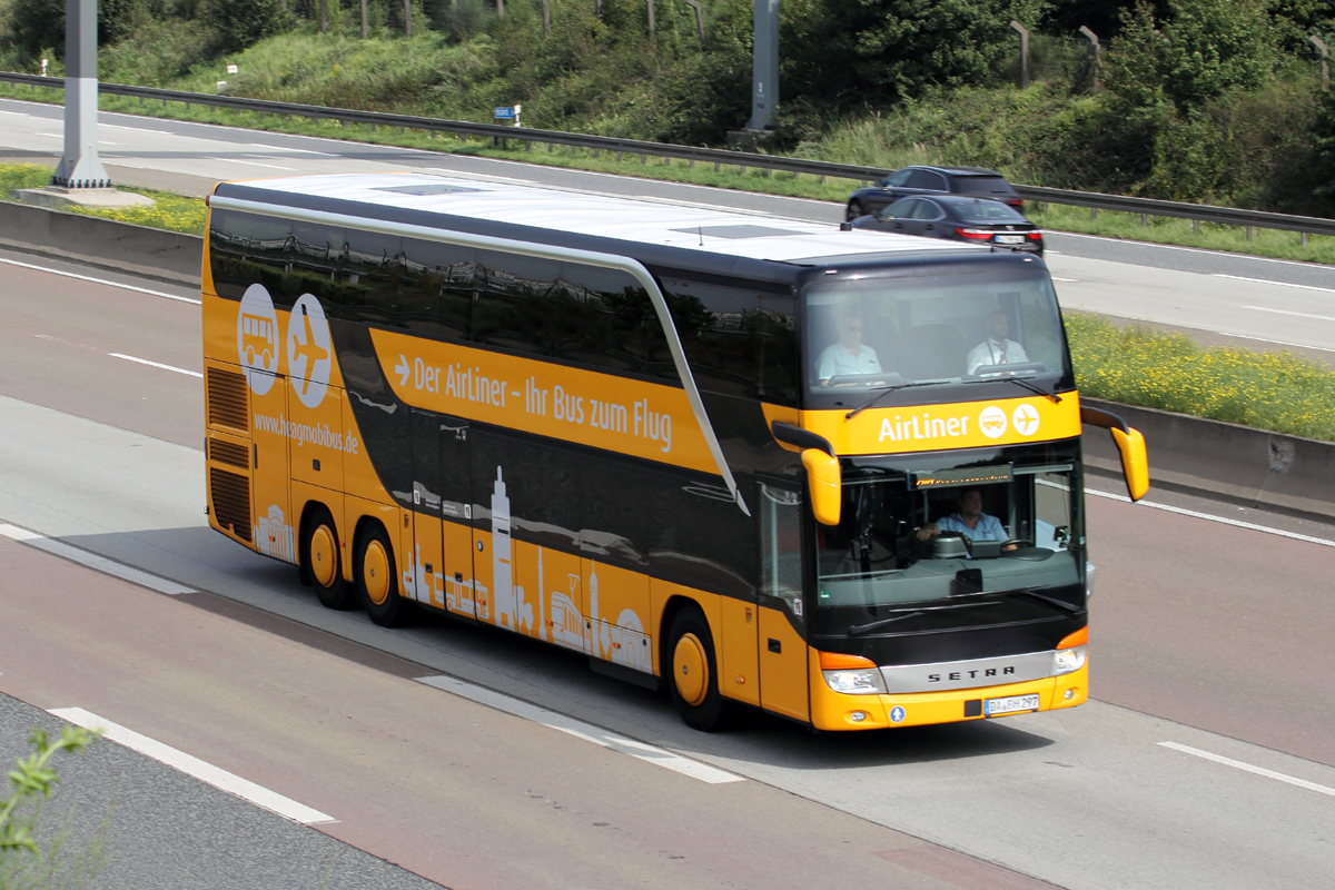 Setra Reisebus gesehen in Frankfurt vom Planespotterpunkt an der A5 30.8.2017