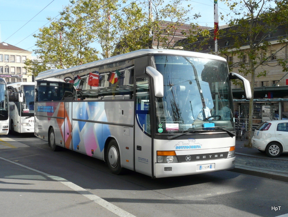 Setra Reisecar unterwegs in der Stadt Lausanne am 22.09.2014