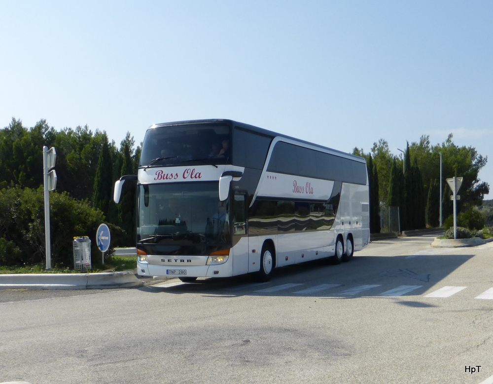 Setra S 413 DT auf dem Rastplatz in Tavel (Frankreich) am 04.10.2014