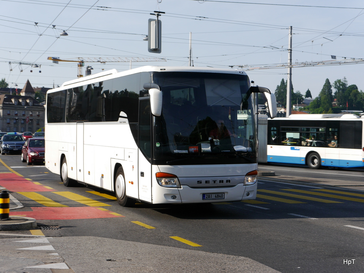 Setra S 415 GT-HD Reisecar unterwegs in der Stadt Luzern am 04.07.2015