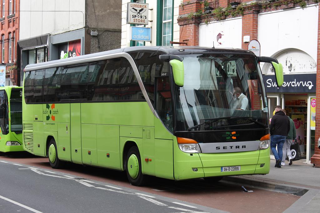 Setra S 415 HD Reisebus am 10.4.2017 in Limerick in Irland.