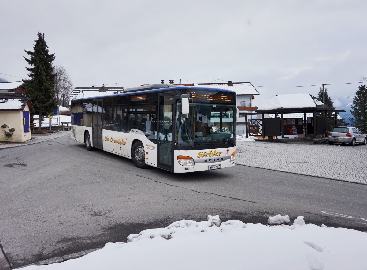 Setra S 415 NF von Siebler Reisen unterwegs auf der Kfl. 5021 als Kurs 34 (Steinfeld im Drautal Volksschule - Oberdrauburg Bahnhof), am 9.3.2016 nahe der Haltestelle Berg im Drautal Mehrzweckhaus.
