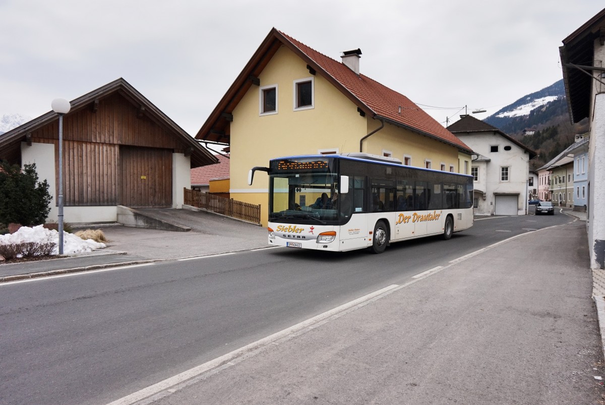 Setra S 415 NF von Siebler Reisen unterwegs auf der Kfl. 5021 als Kurs 11 (Oberdrauburg Bahnhof - Gerlamoos), am 11.3.2016 nahe der Haltestelle Steinfeld im Drautal Postamt.