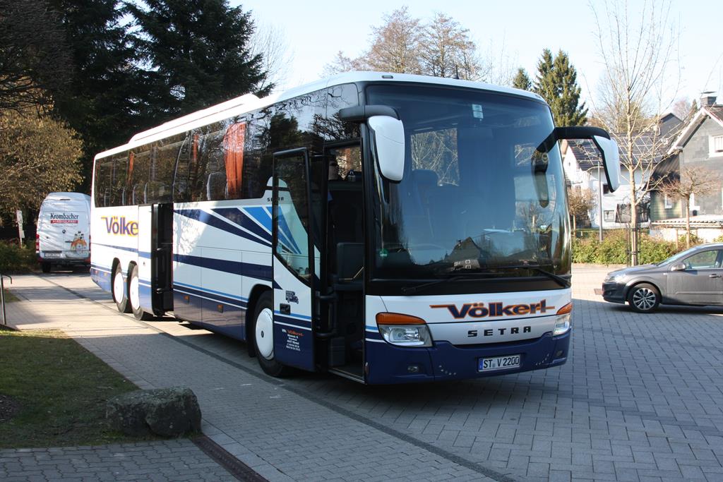 Setra S 416 GT-HD der Fa. Völkert Reisen, Hörstel - Riesenbeck, am 17.03.2016 in Krombach.