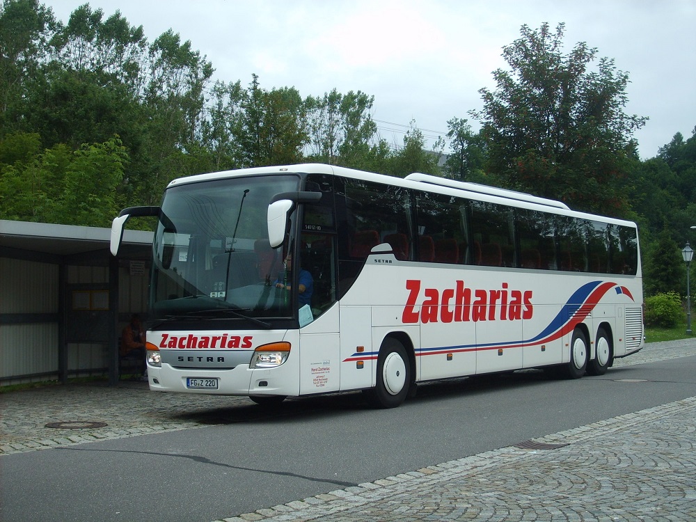 Setra S 417 GT-HD - FG Z 220 - in Neuhausen, am Bahnhof - am 29-Juni-2015