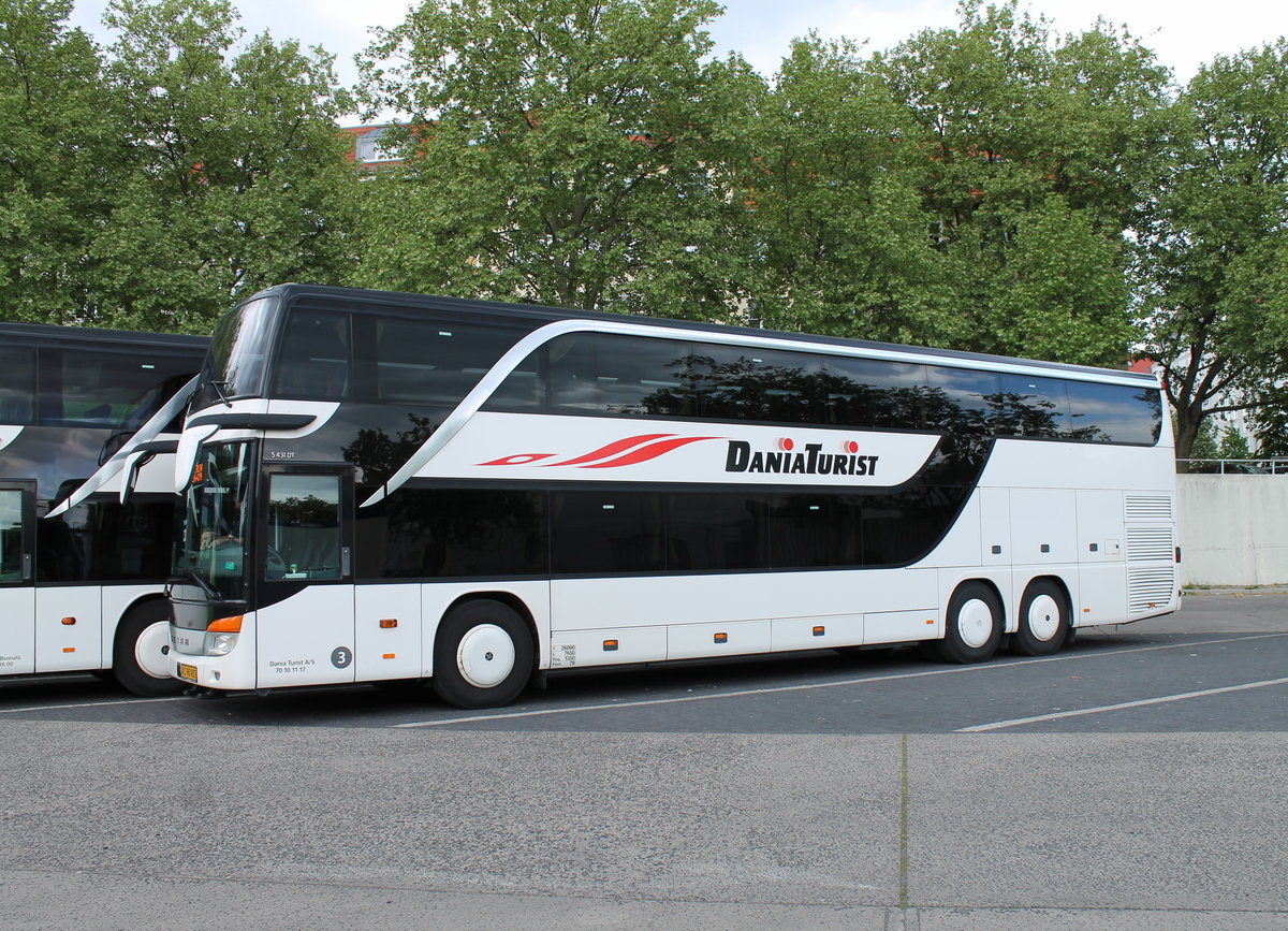 Setra S 431 DT von 'Dania Turist A/s' am Berliner ZOB im Mai 2015.
