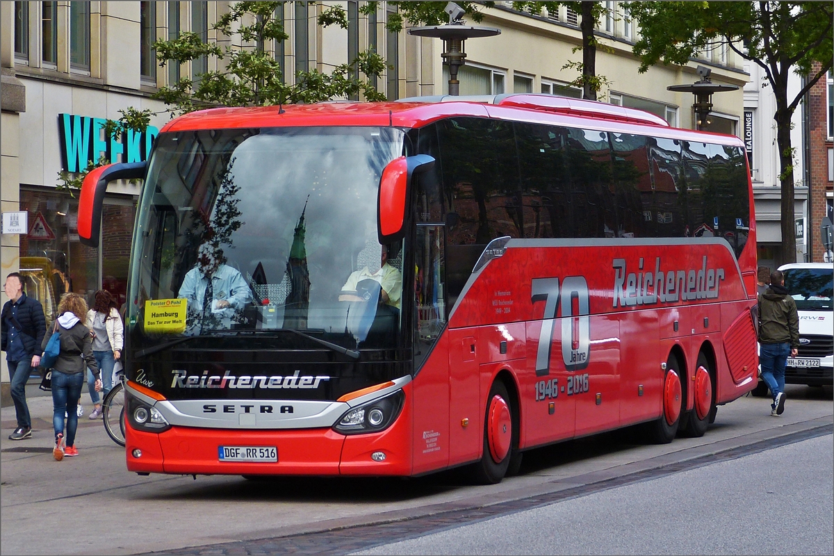 Setra S 516 HD von Reicheneder Reisen, aufgenommen in den Straen von Hamburg am 18.09.2019.