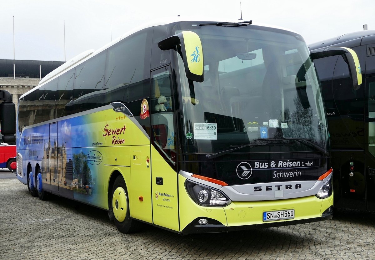 Setra S 517 HD ''Bus & Reisen GmbH Schwerin /SH Sewert Reisen'', vor dem Olympiastadion Berlin, Januar 2019. (Grüne Woche, Messe)