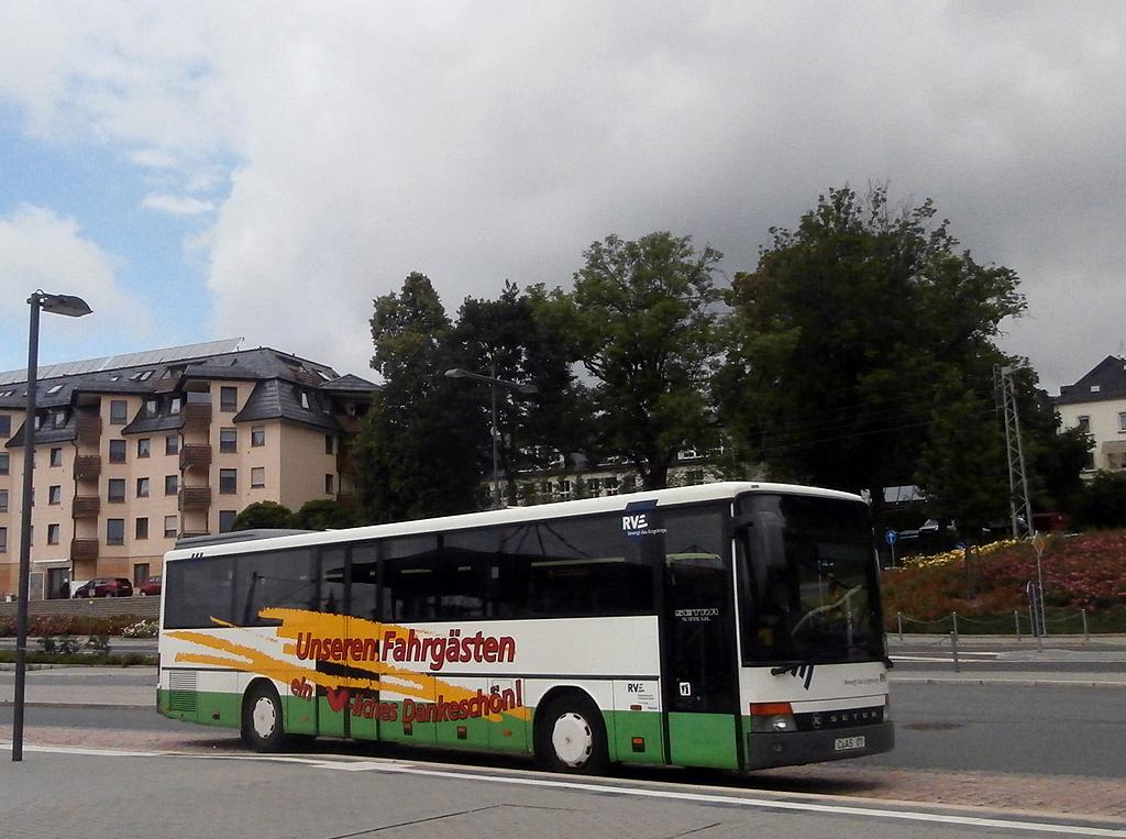 Setra S315UL der Regionalverkehr Erzgebirge in Hohenstein-Ernstthal. (30.6.2014)