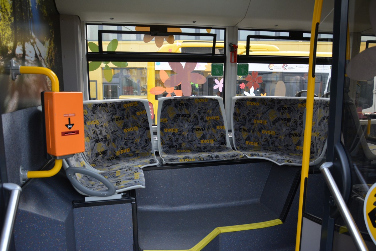 Sitzecke im Hess-Bus. Aufgenommen am 06.04.2014.