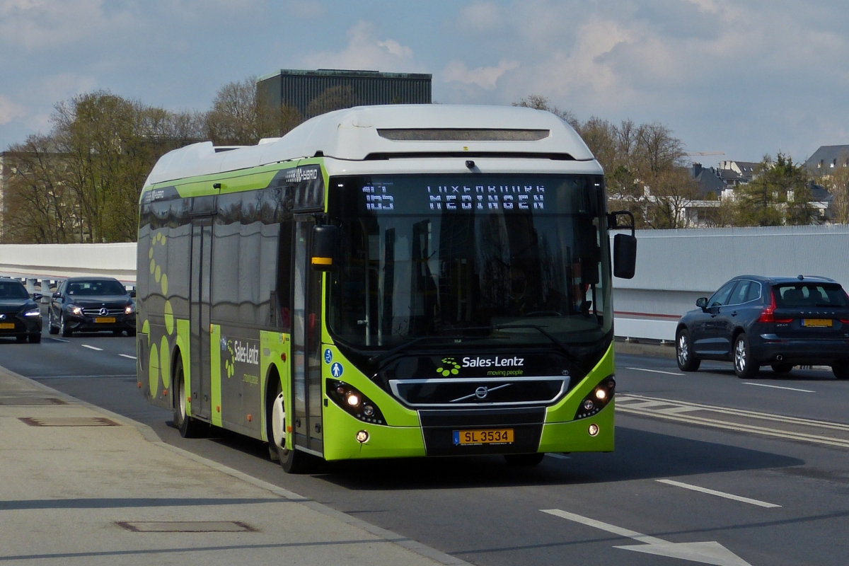 SL 3534, Volvo 7900 Hybrid Bus von Sales Lentz, aufgenommen in der Stadt Luxemburg. 21.04.21