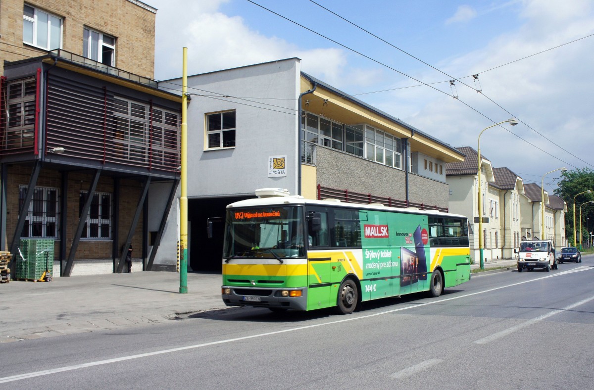 Slowakei / Žilina: Ein Bus des Herstellers Karosa, Wagennummer 15, aufgenommen im Juni 2014 am Bahnhof von Žilina.