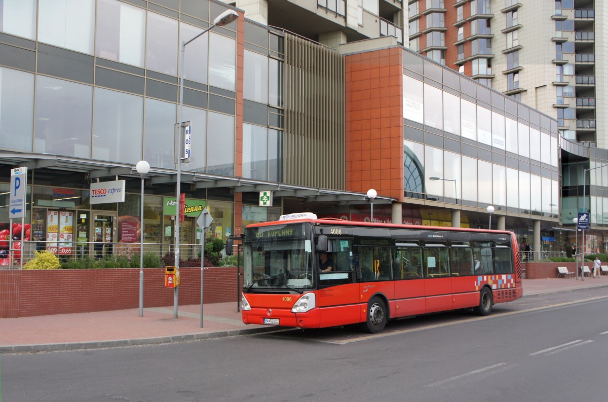 Slowakei / Stadtbus Bratislava: IRISBUS Citelis 12M - Wagen 4006, aufgenommen im Mai 2015 an der Haltestelle  ŽST Petržalka  in Bratislava.