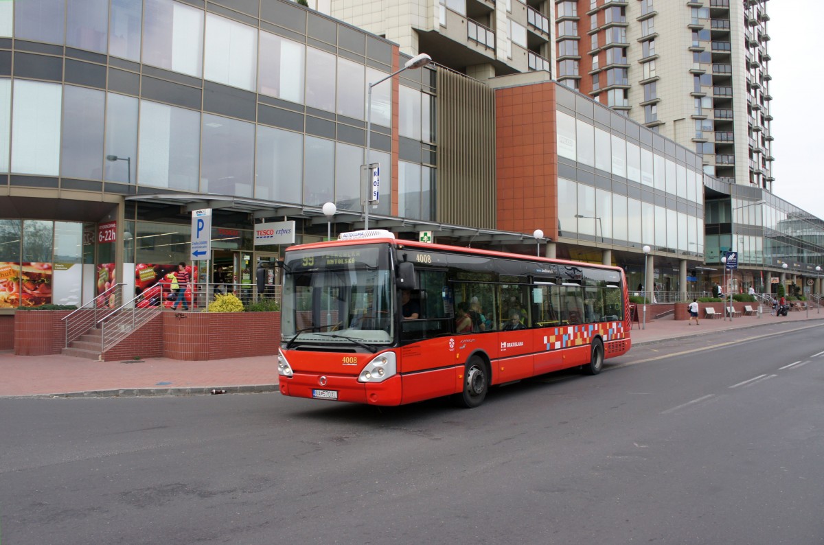 Slowakei / Stadtbus Bratislava: IRISBUS Citelis 12M - Wagen 4008, aufgenommen im Mai 2015 an der Haltestelle  ŽST Petržalka  in Bratislava.