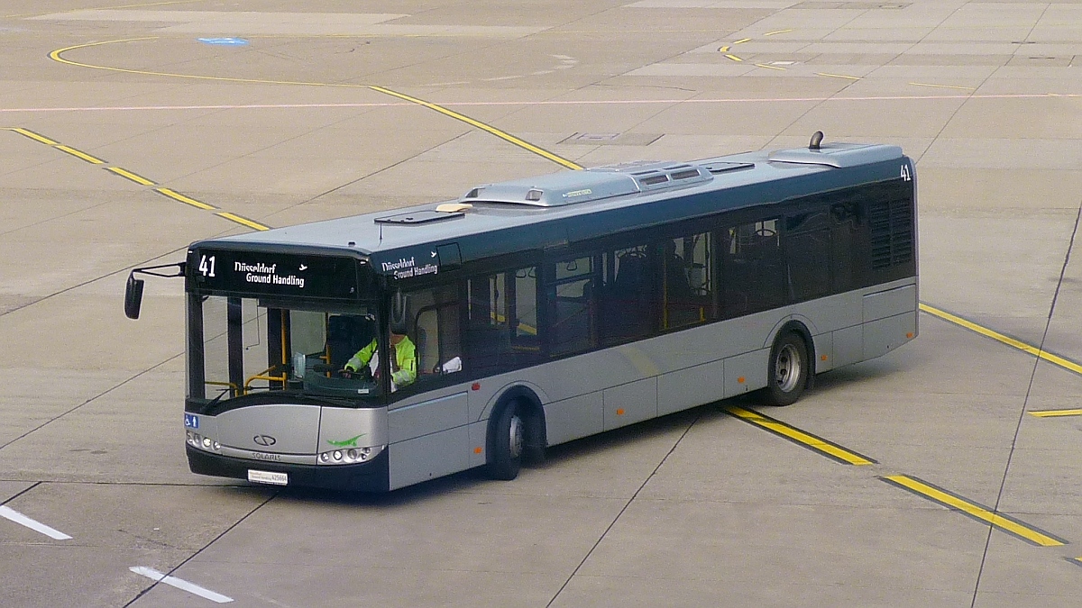 Solaris-Bus auf dem Vorfeld Ost in Düsseldorf, 23.9.2014
