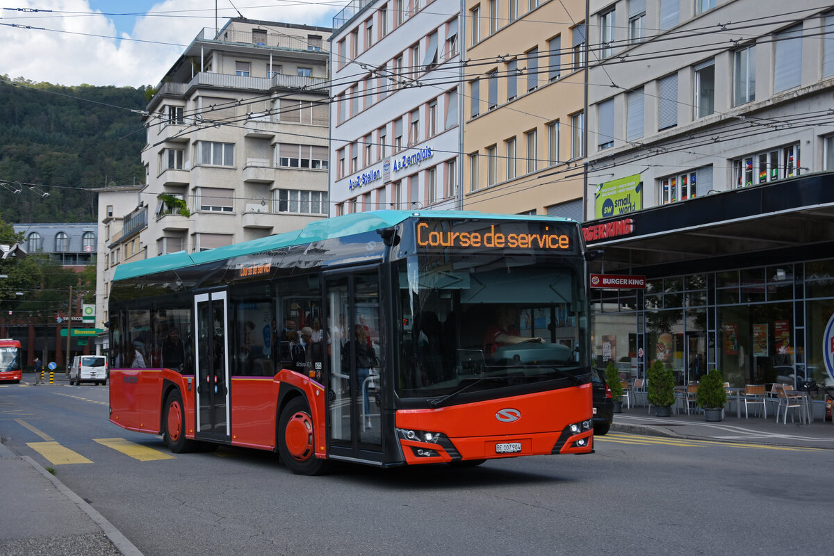 Solaris Bus von Funicar verlässt am 09.09.2022 als Dienstfahrt die Haltestelle beim Bahnhof Biel.