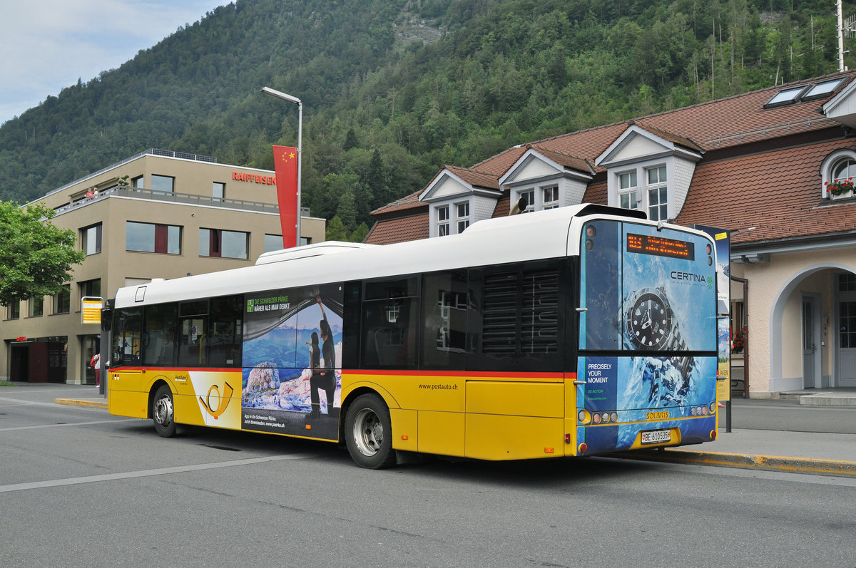 Solaris Bus der Post, auf der Linie 103, bedient die Haltestelle Bahnhof Interlaken Ost. Die Aufnahme stammt vom 21.07.2016.