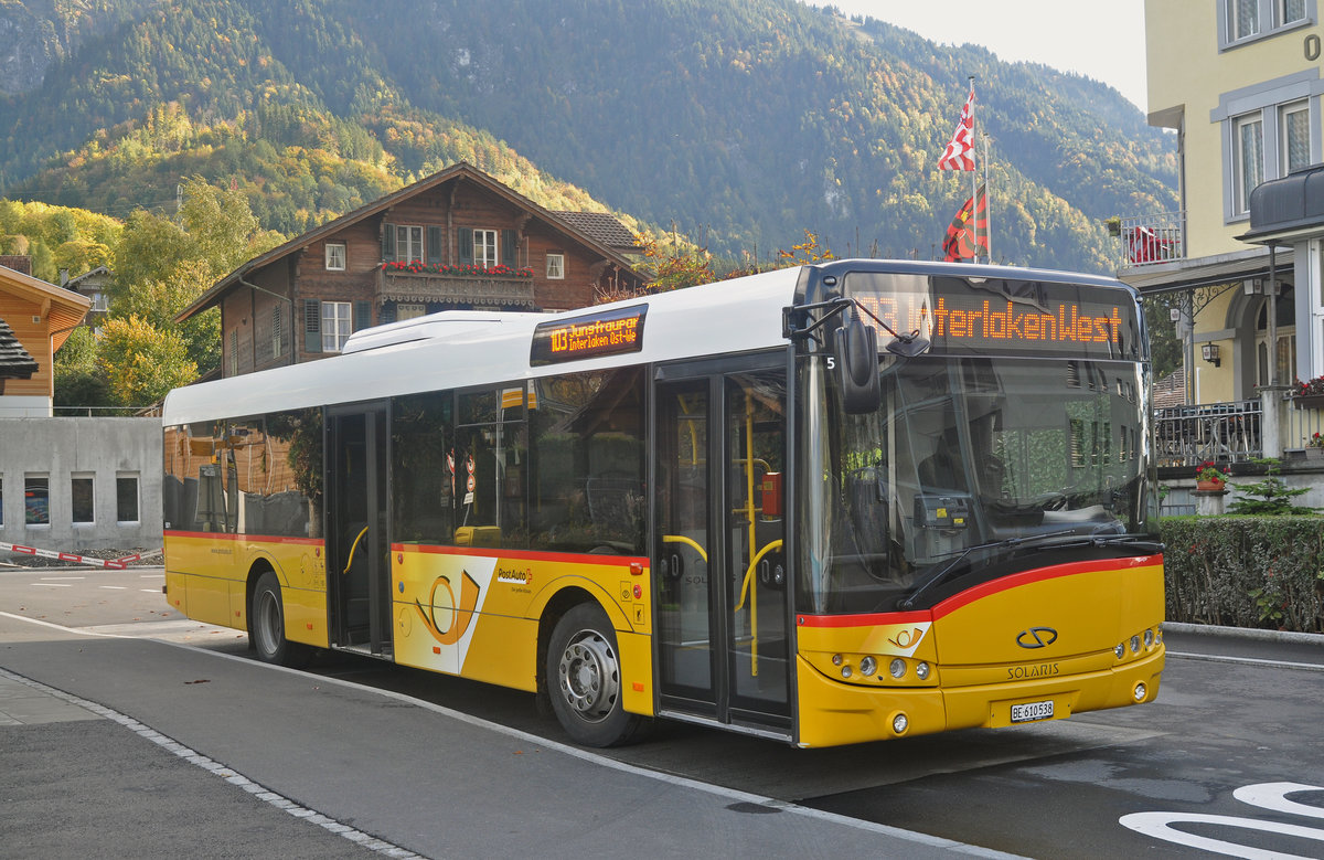 Solaris Bus der Post, auf der Linie 103 unterwegs in Bönigen. Die Aufnahme stammt vom 03.10.2017.
