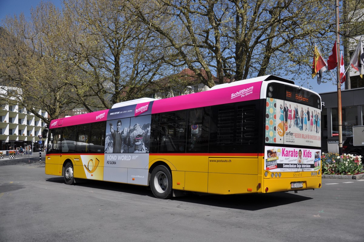 Solaris Bus der Post beim Bahnhof Interlaken West. Die Aufnahme stammt vom 16.04.2014.
