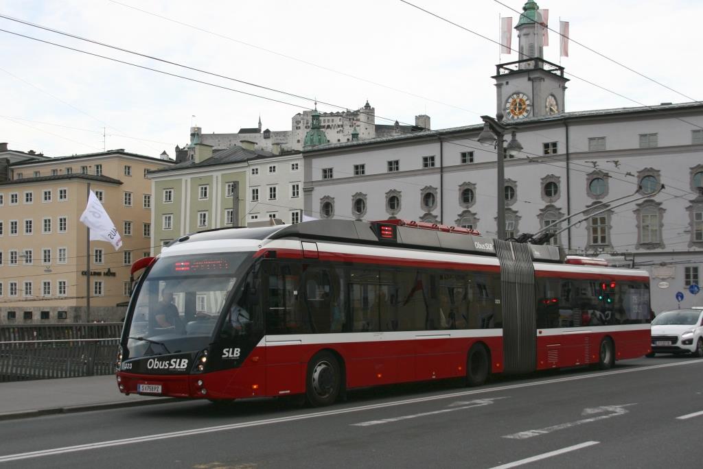 Solaris Trollino 18 MetroCity  Salzburger Lokalbahnen , Salzburg 11.09.2015